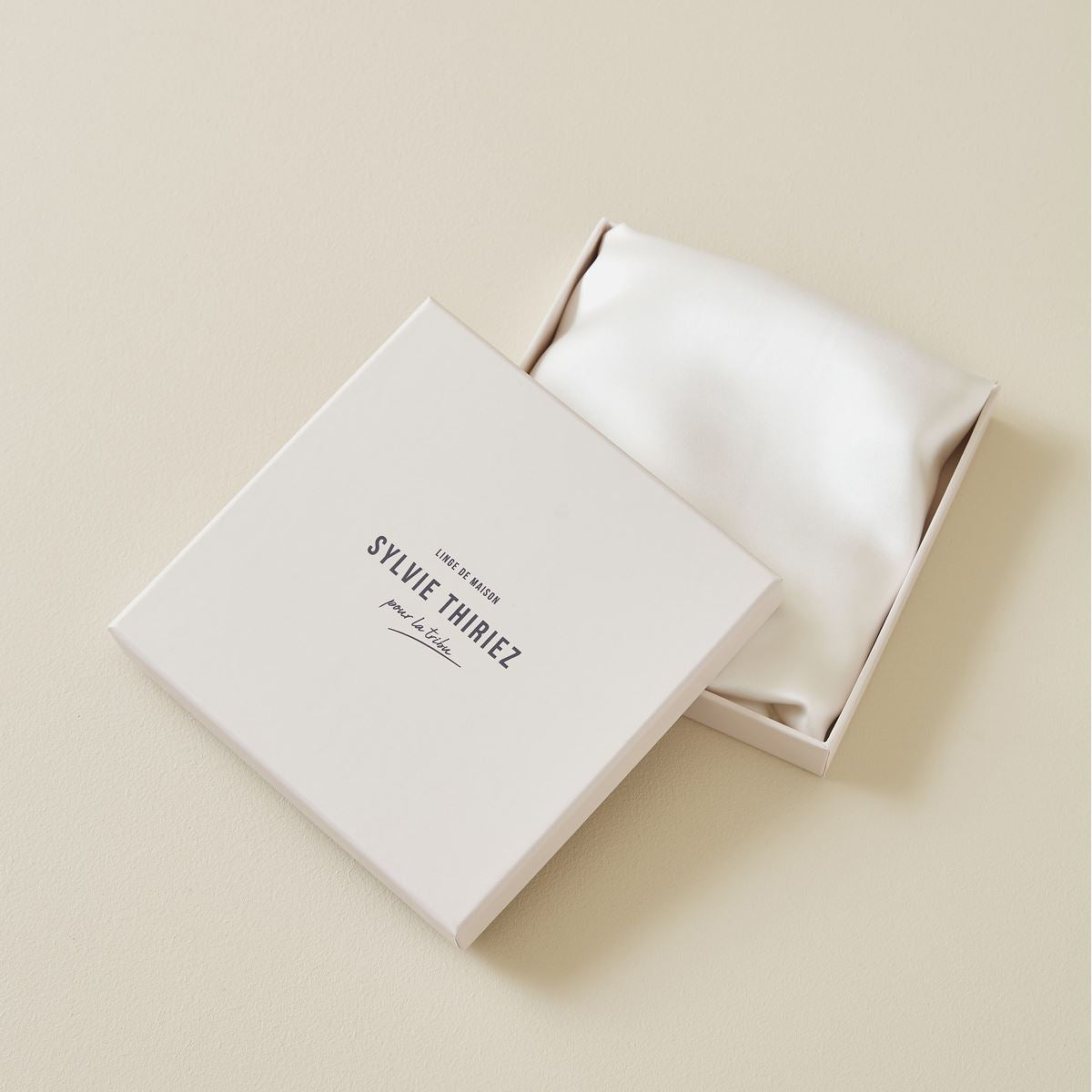 White Silk Pillowcase 50 x 70 cm